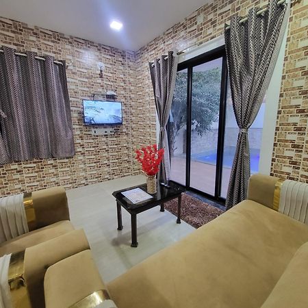 לונבלה The Perfect Stays Para Disco Big Pool Cricket Turf Villa מראה חיצוני תמונה