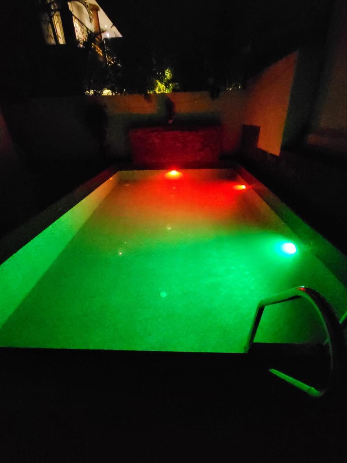 לונבלה The Perfect Stays Para Disco Big Pool Cricket Turf Villa מראה חיצוני תמונה