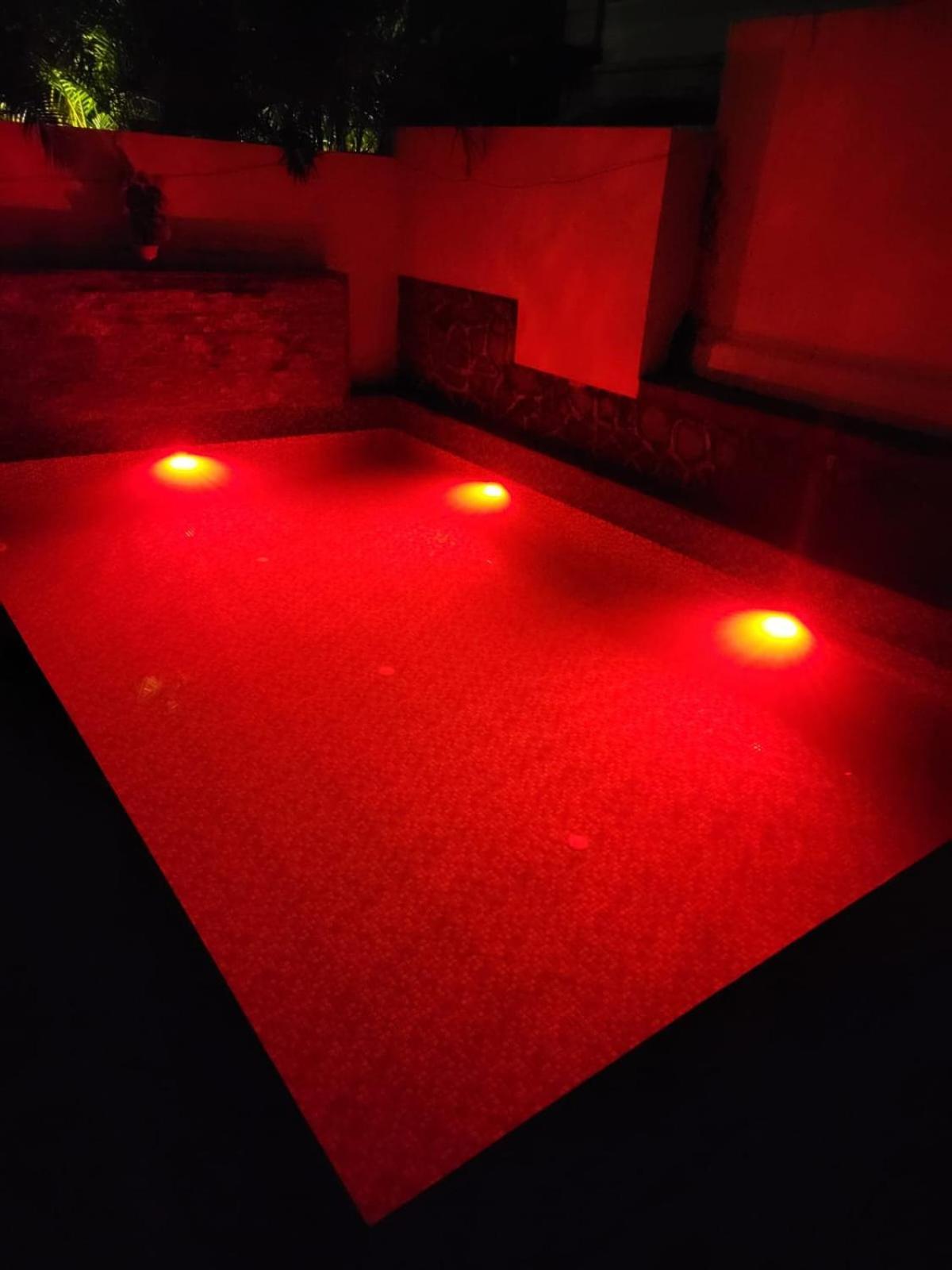 לונבלה The Perfect Stays Para Disco Big Pool Cricket Turf Villa מראה חיצוני תמונה