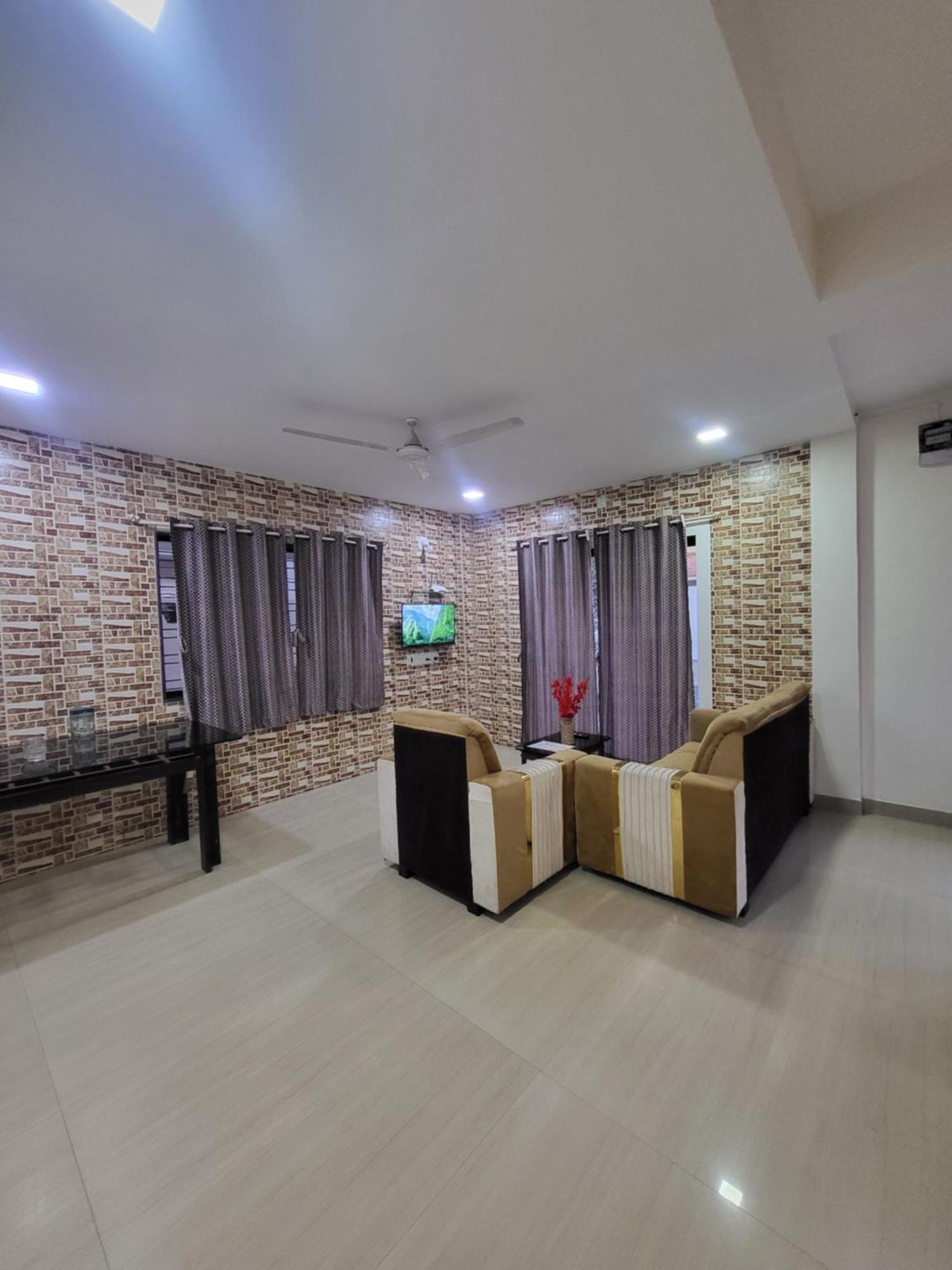 לונבלה The Perfect Stays Para Disco Big Pool Cricket Turf Villa מראה חיצוני תמונה