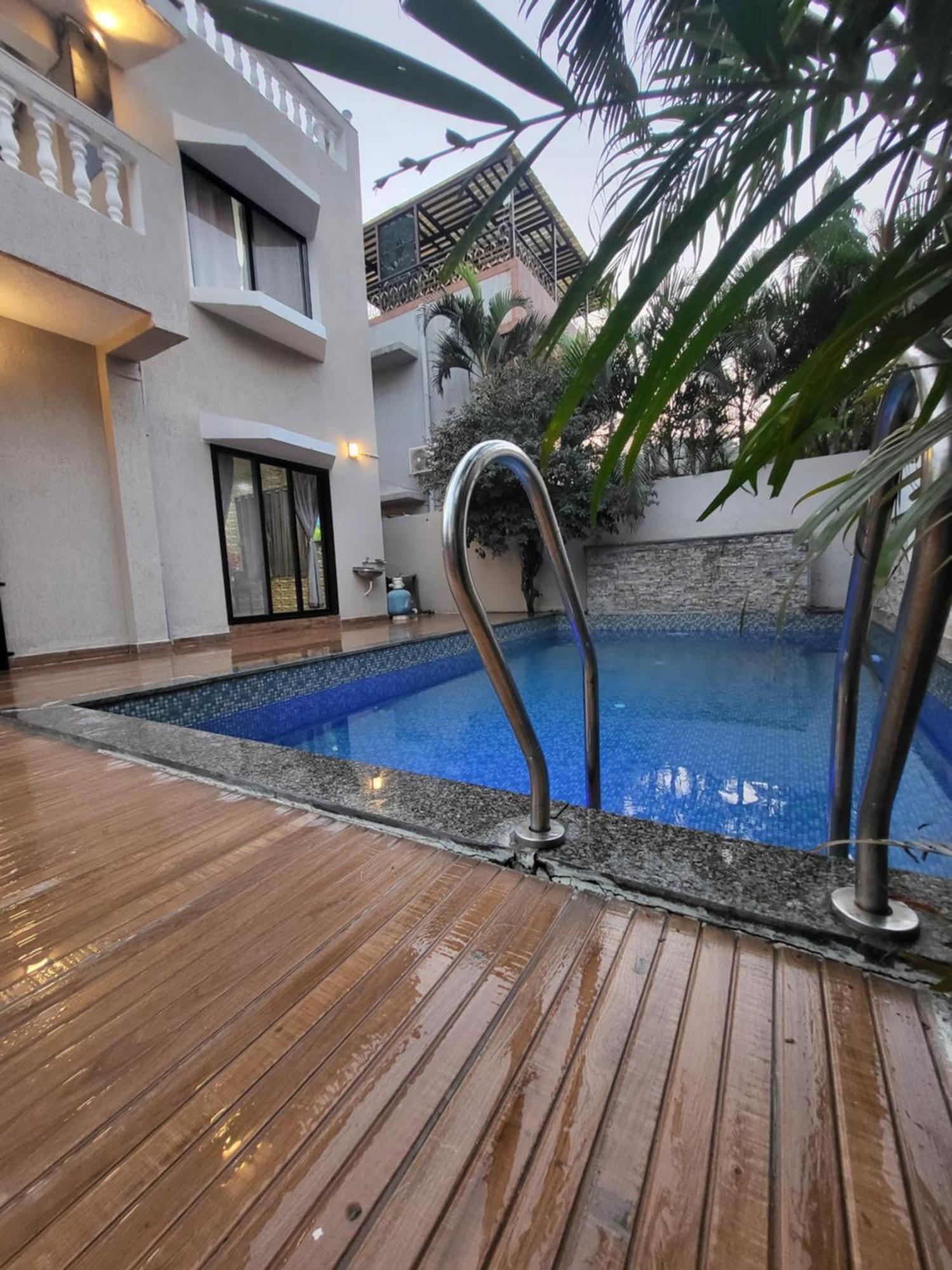 לונבלה The Perfect Stays Para Disco Big Pool Cricket Turf Villa מראה חיצוני תמונה
