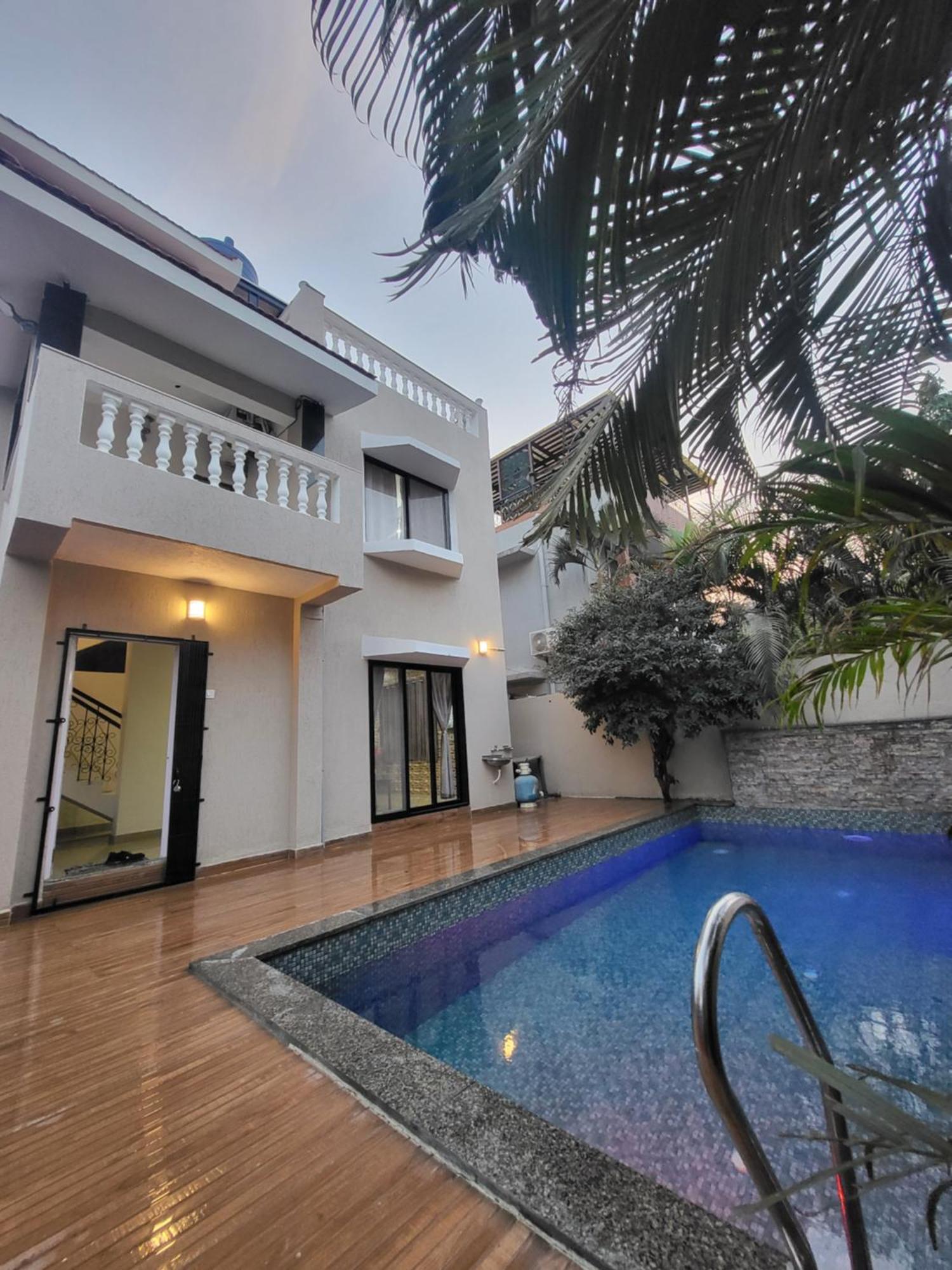 לונבלה The Perfect Stays Para Disco Big Pool Cricket Turf Villa מראה חיצוני תמונה