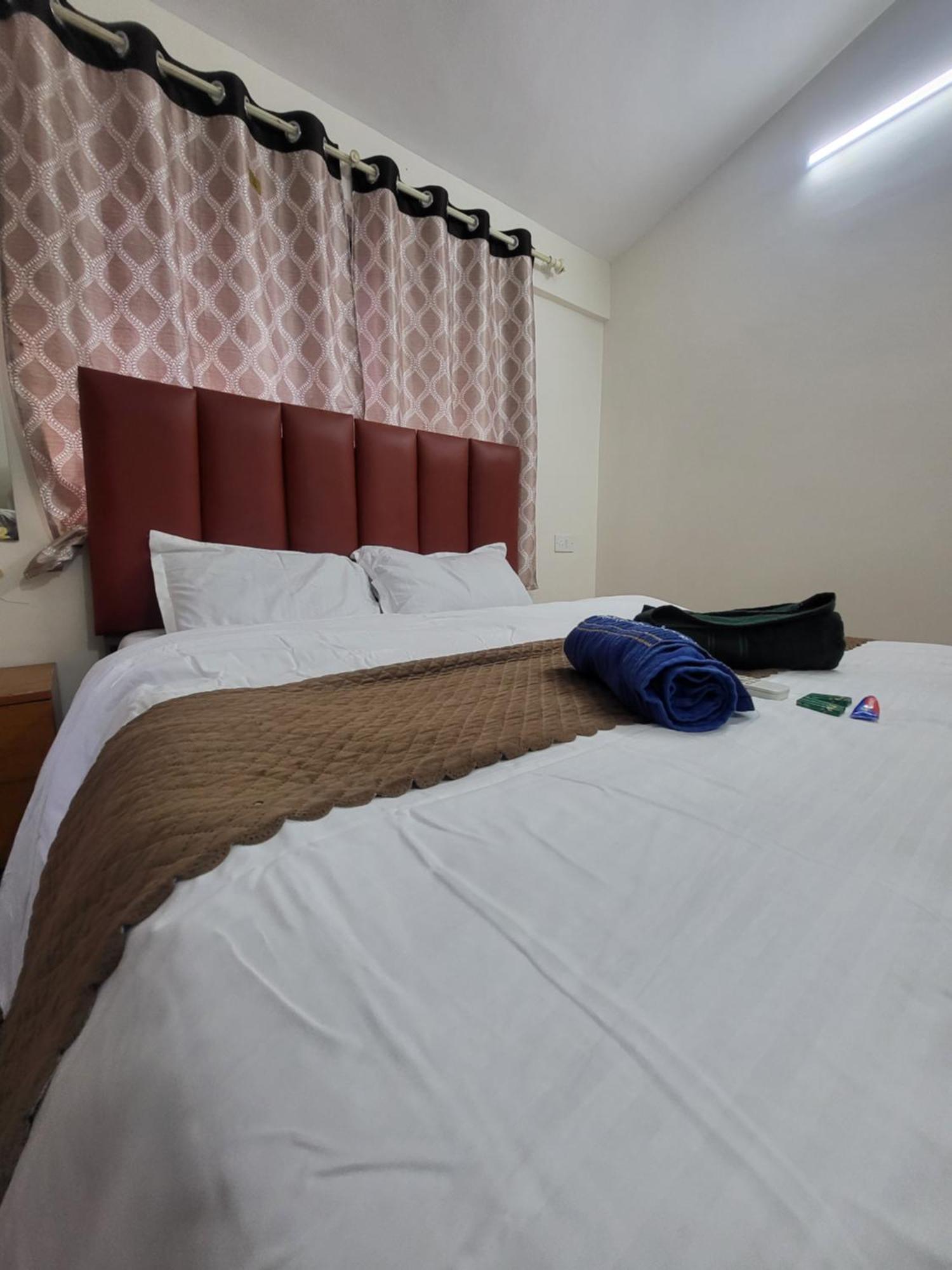 לונבלה The Perfect Stays Para Disco Big Pool Cricket Turf Villa מראה חיצוני תמונה