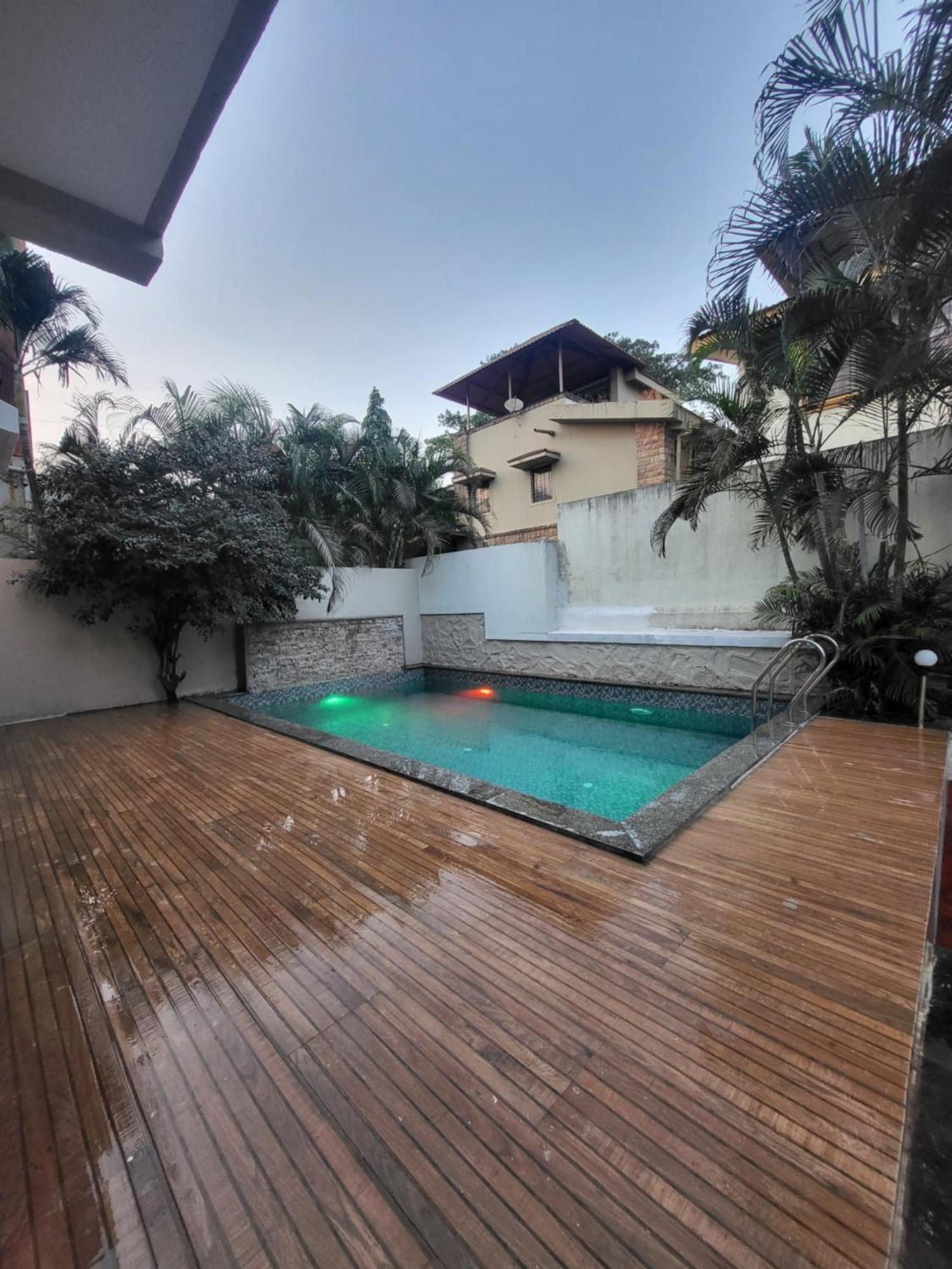 לונבלה The Perfect Stays Para Disco Big Pool Cricket Turf Villa מראה חיצוני תמונה