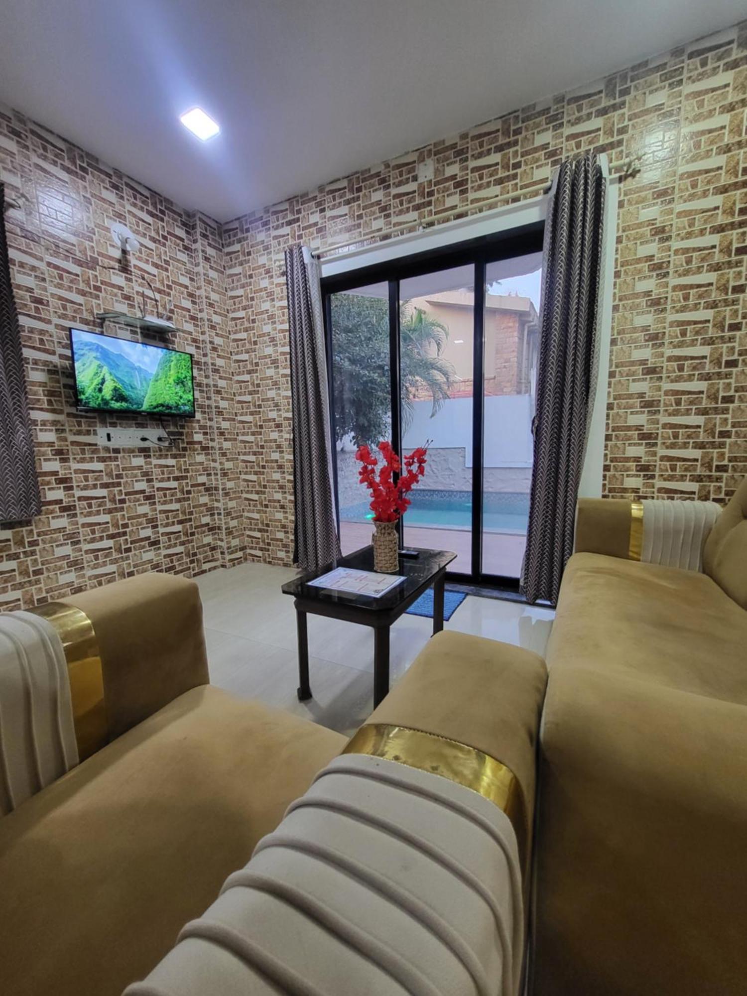 לונבלה The Perfect Stays Para Disco Big Pool Cricket Turf Villa מראה חיצוני תמונה