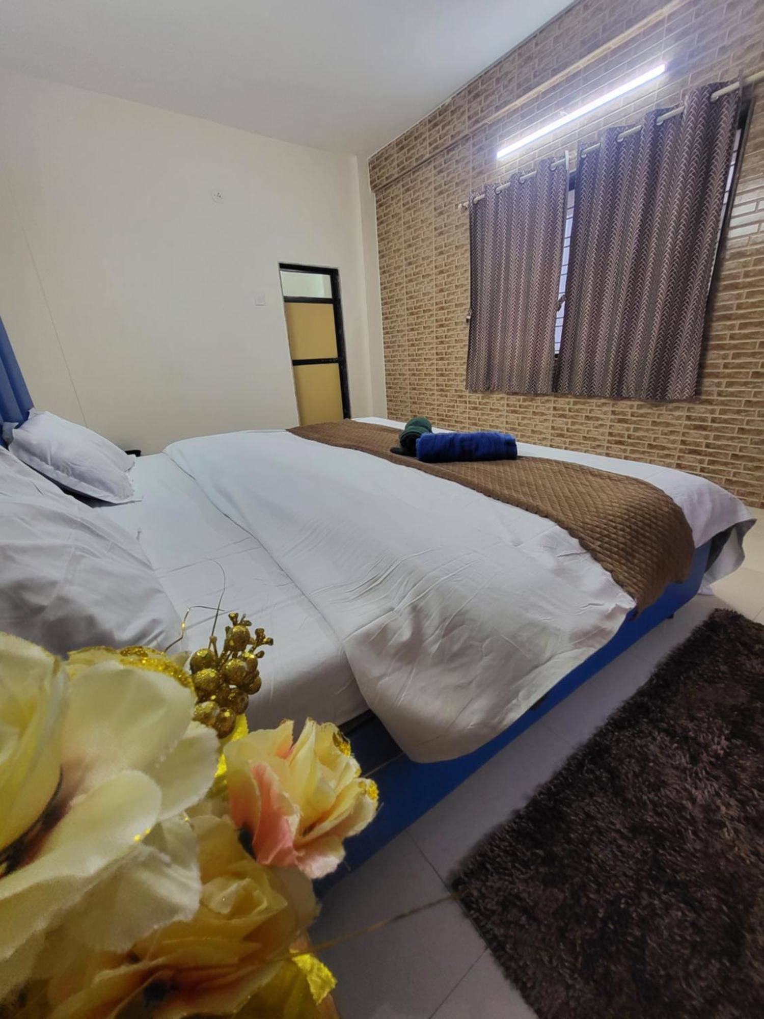 לונבלה The Perfect Stays Para Disco Big Pool Cricket Turf Villa מראה חיצוני תמונה