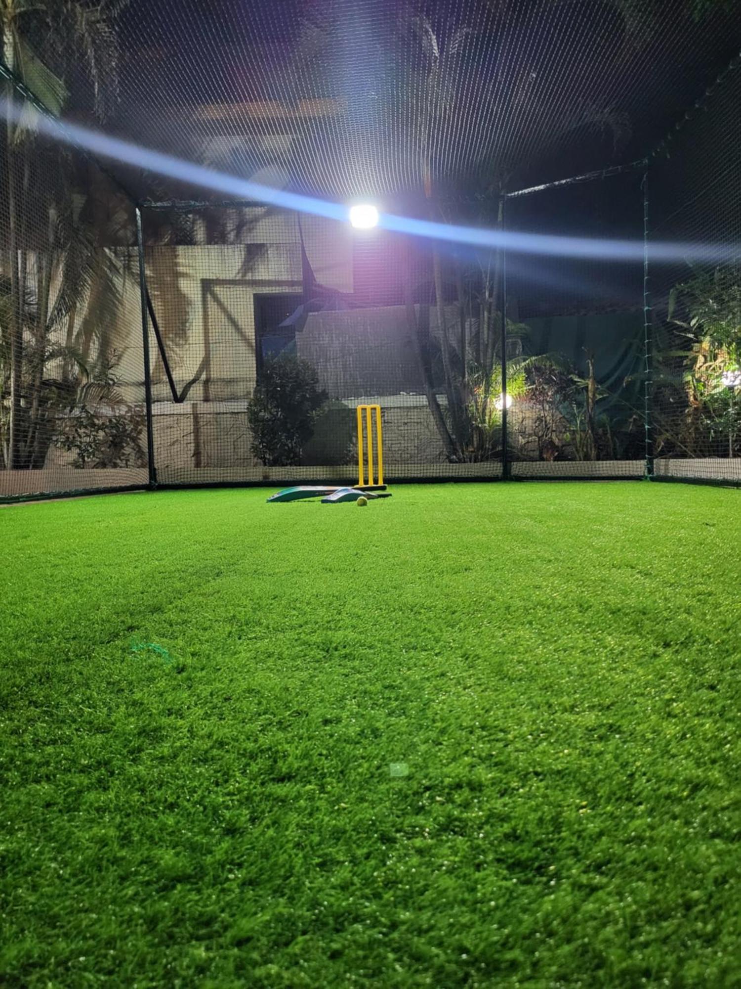 לונבלה The Perfect Stays Para Disco Big Pool Cricket Turf Villa מראה חיצוני תמונה