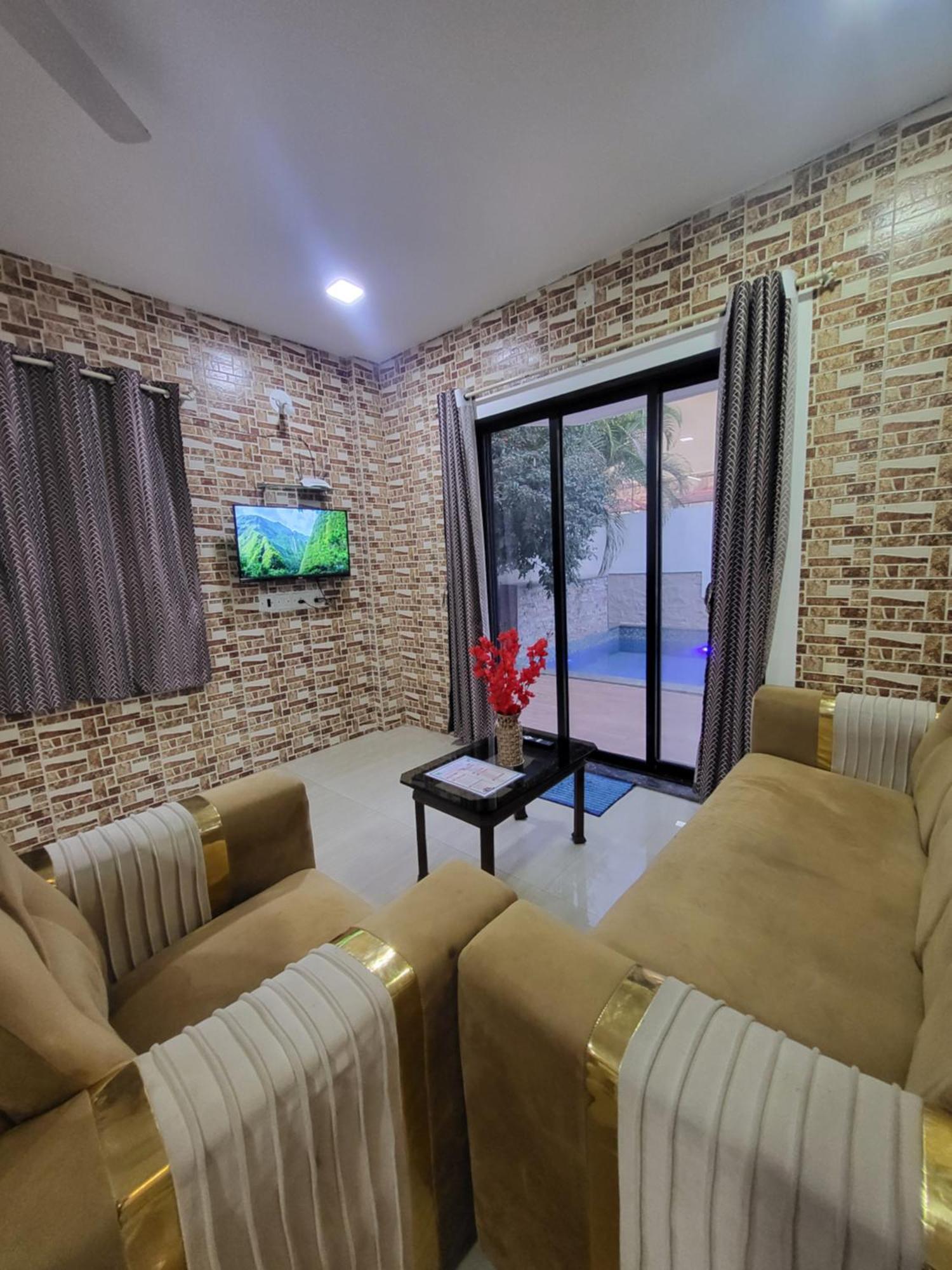 לונבלה The Perfect Stays Para Disco Big Pool Cricket Turf Villa מראה חיצוני תמונה