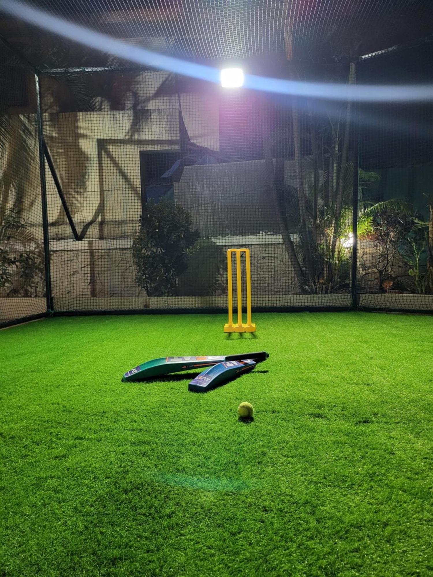 לונבלה The Perfect Stays Para Disco Big Pool Cricket Turf Villa מראה חיצוני תמונה