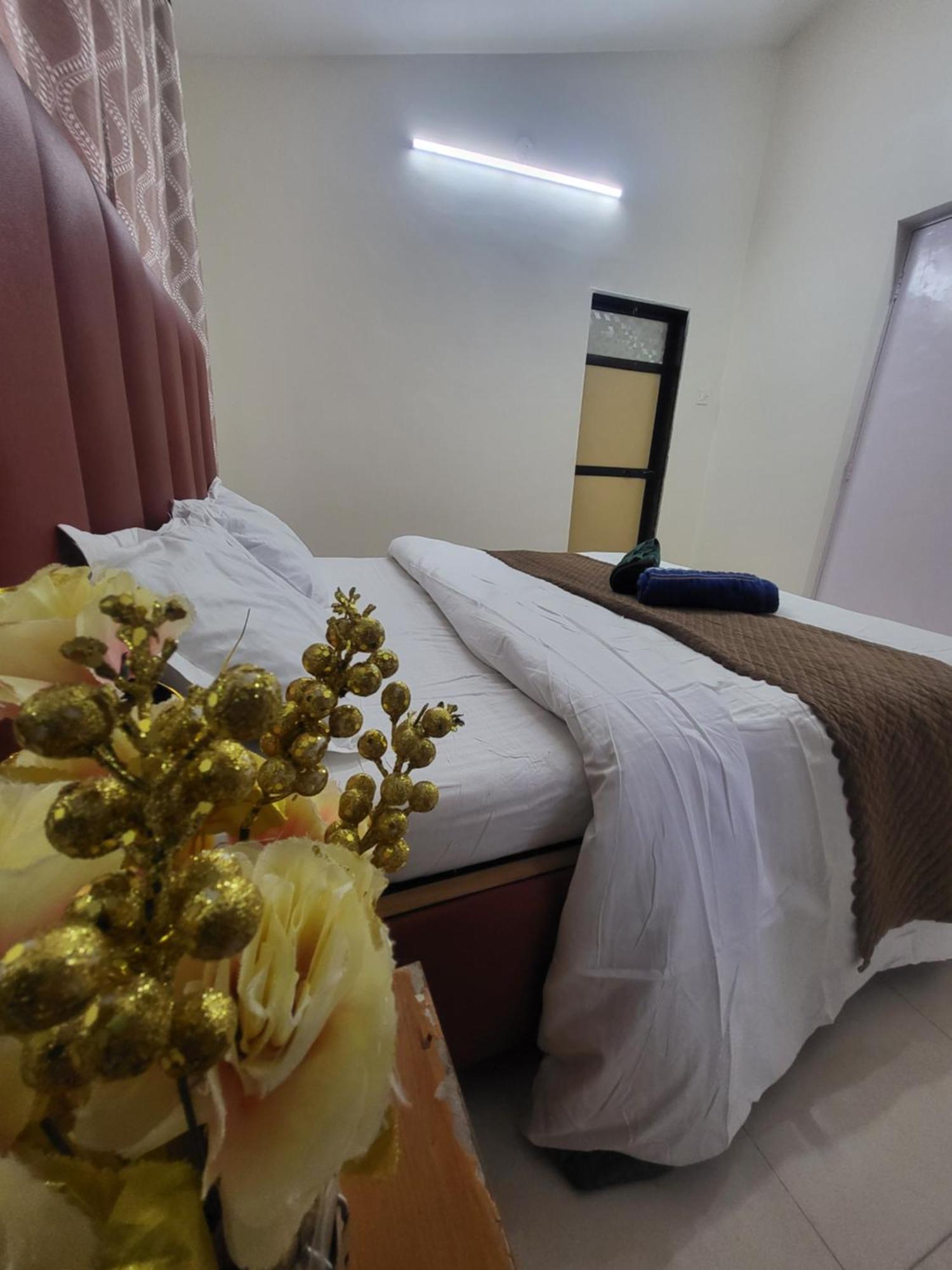 לונבלה The Perfect Stays Para Disco Big Pool Cricket Turf Villa מראה חיצוני תמונה
