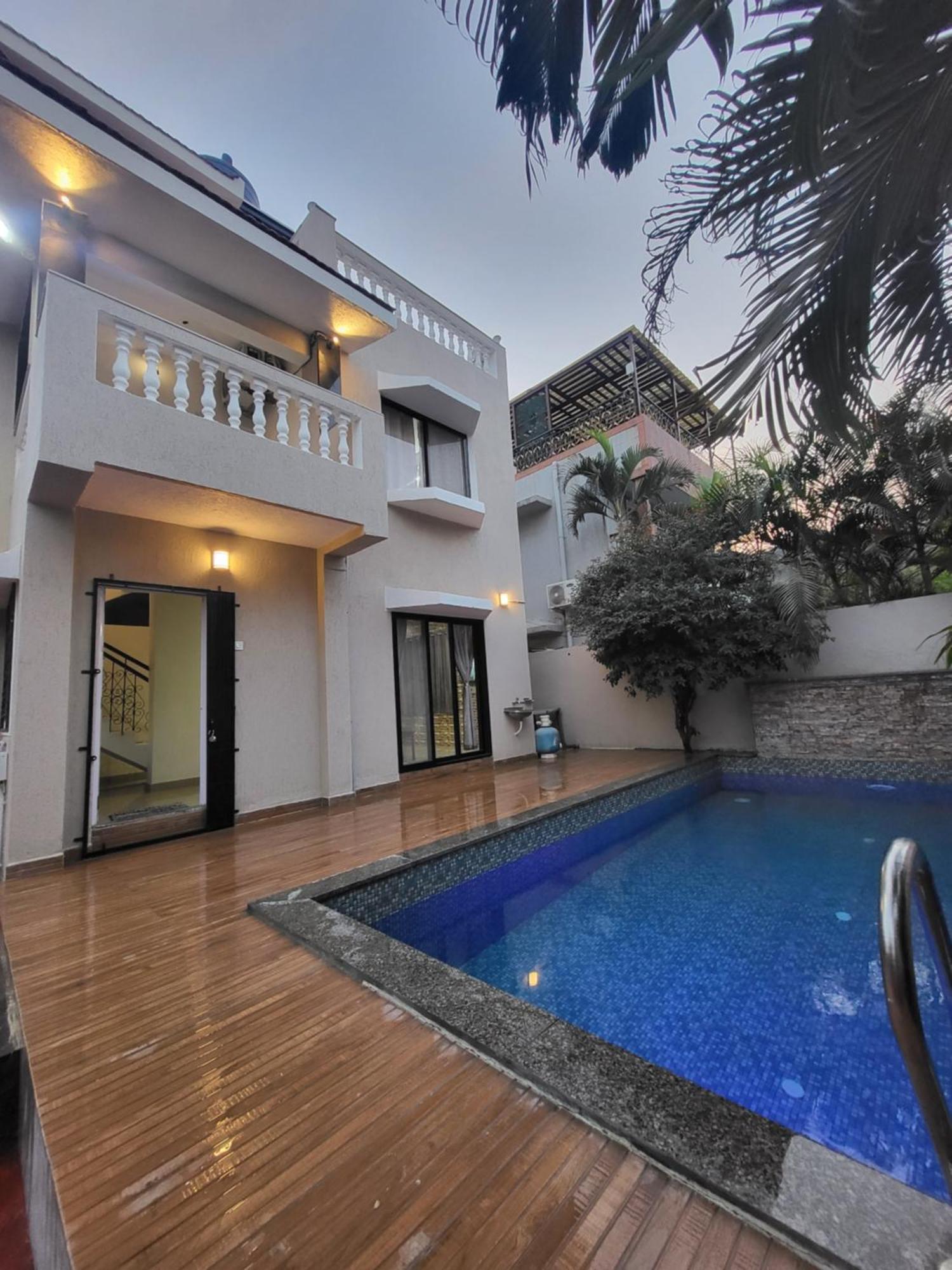 לונבלה The Perfect Stays Para Disco Big Pool Cricket Turf Villa מראה חיצוני תמונה