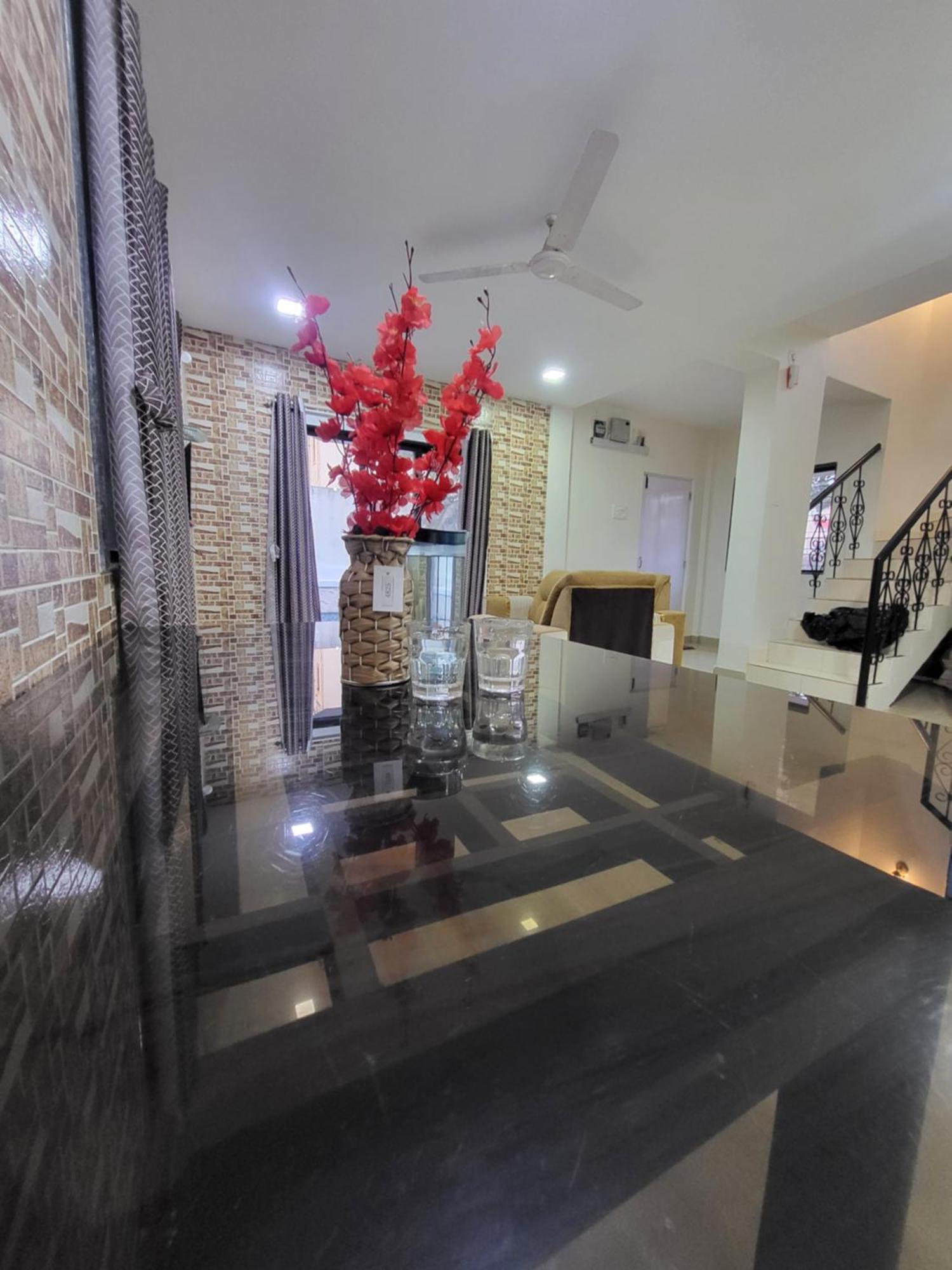 לונבלה The Perfect Stays Para Disco Big Pool Cricket Turf Villa מראה חיצוני תמונה